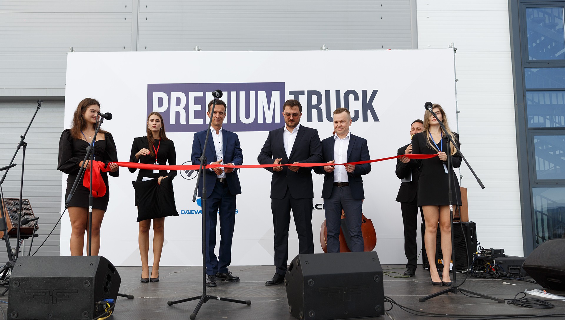 Состоялось открытие дилерского центра "Премиум Трак"