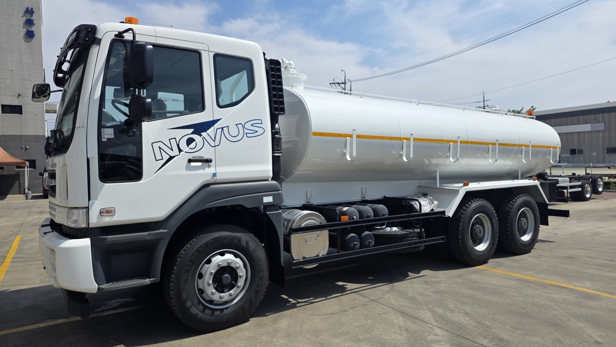 Ассенизаторская машина Daewoo Novus 6x4, 15 м³