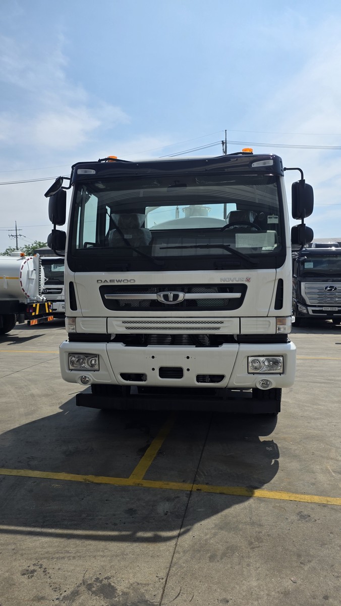 Ассенизаторская машина Daewoo Novus 6x4, 15 м³