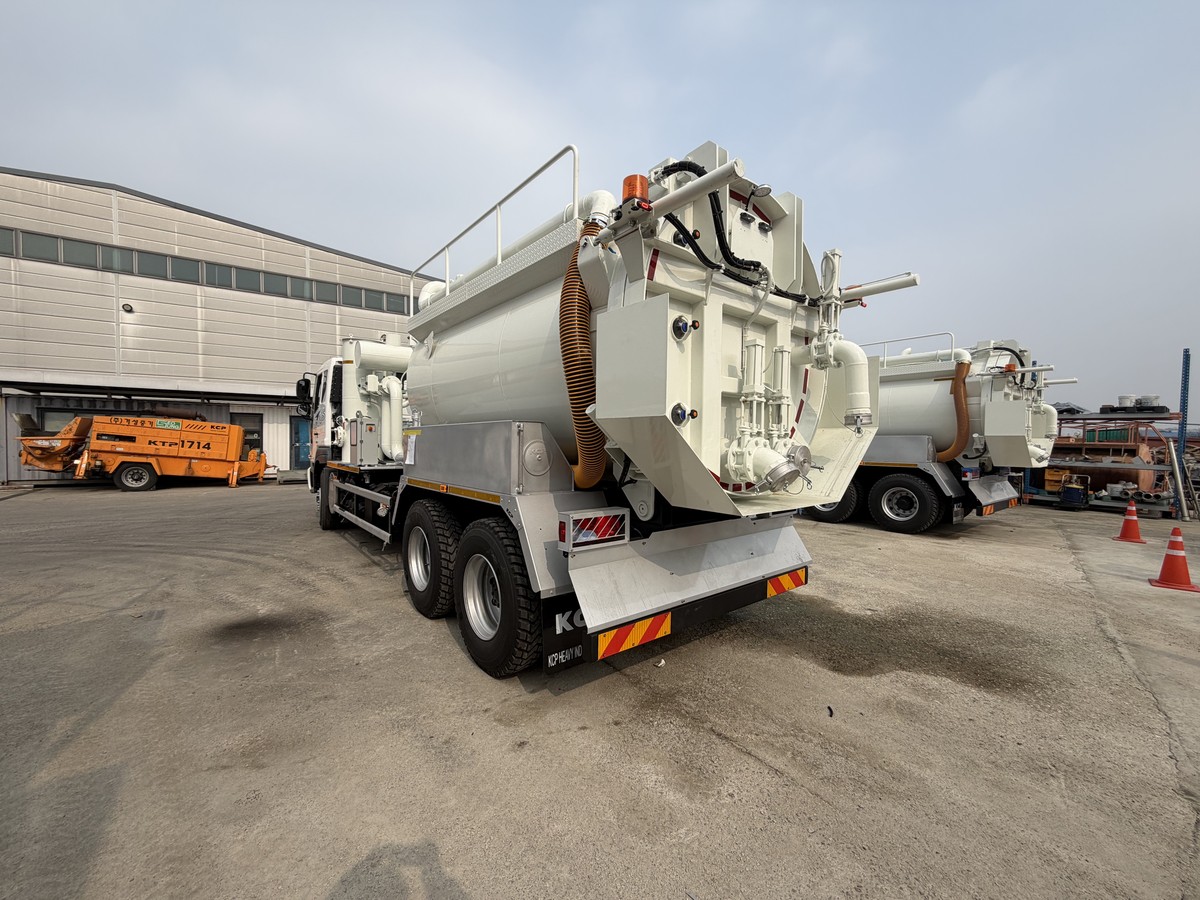 Илососная машина Daewoo Novus 6x4, 10 м³