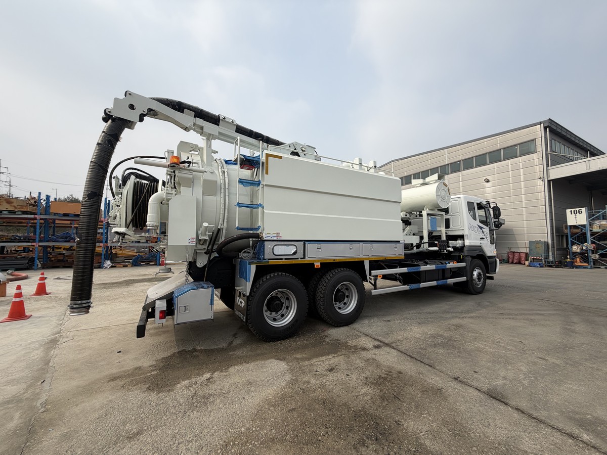 Комбинированная каналопромывочная машина Daewoo Novus 6x4