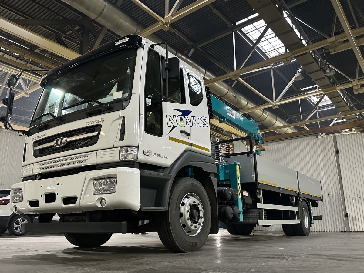 Бортовой автомобиль с КМУ HKTC HLC-8016 на шасси Daewoo Novus