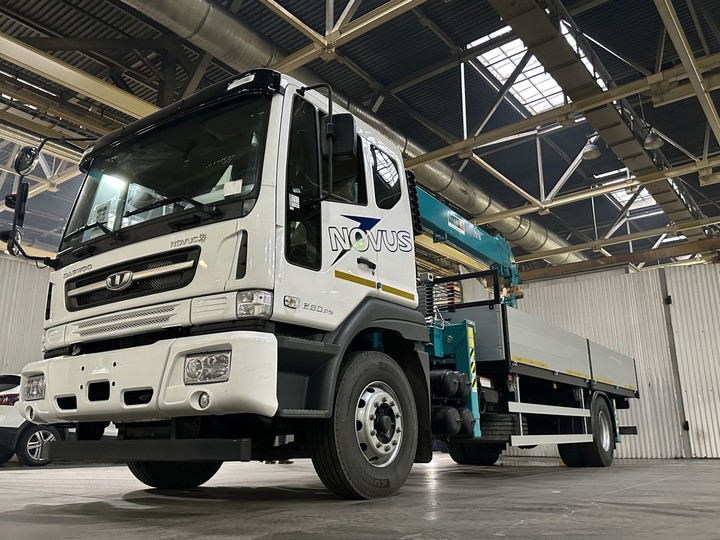 Бортовой автомобиль с КМУ HKTC HLC-8016 на шасси Daewoo Novus